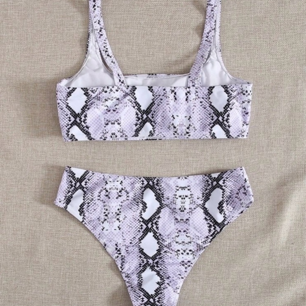 Bikini - Picture 2 of 2